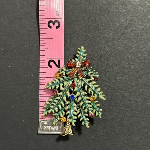 Vintage Avon 2004 First Annual Christmas Tree Brooch Pin Enamel Rhinestones Used - Picture 8 of 13